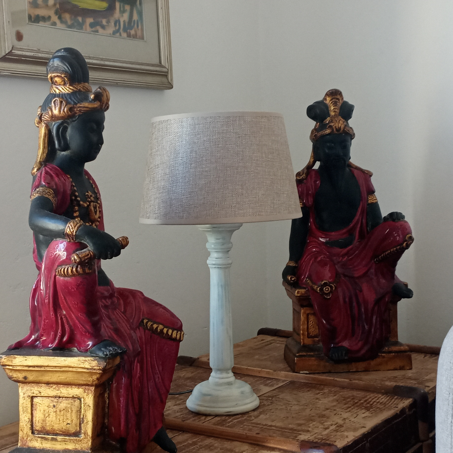 Lampade in legno da comodino – base in legno decapato e paralume in tessuto naturale