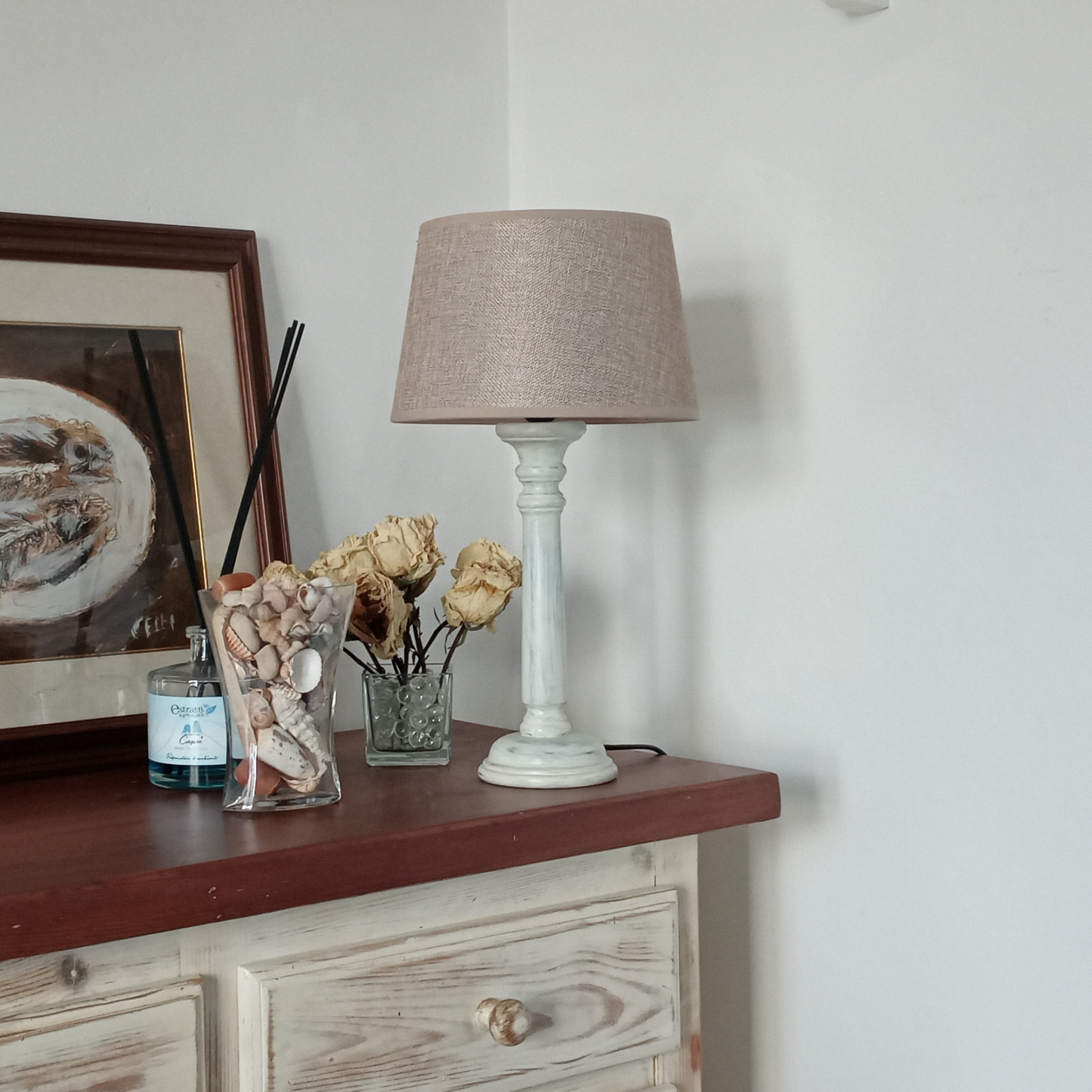 Lampade in legno da comodino – base in legno decapato e paralume in tessuto naturale