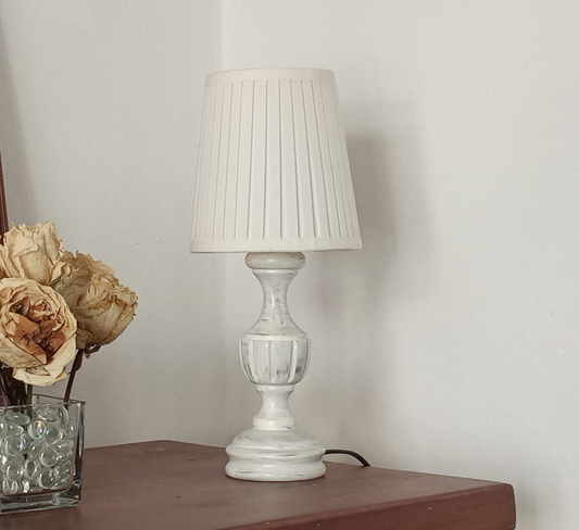 Lampade da comodino in legno con paralume in tessuto naturale