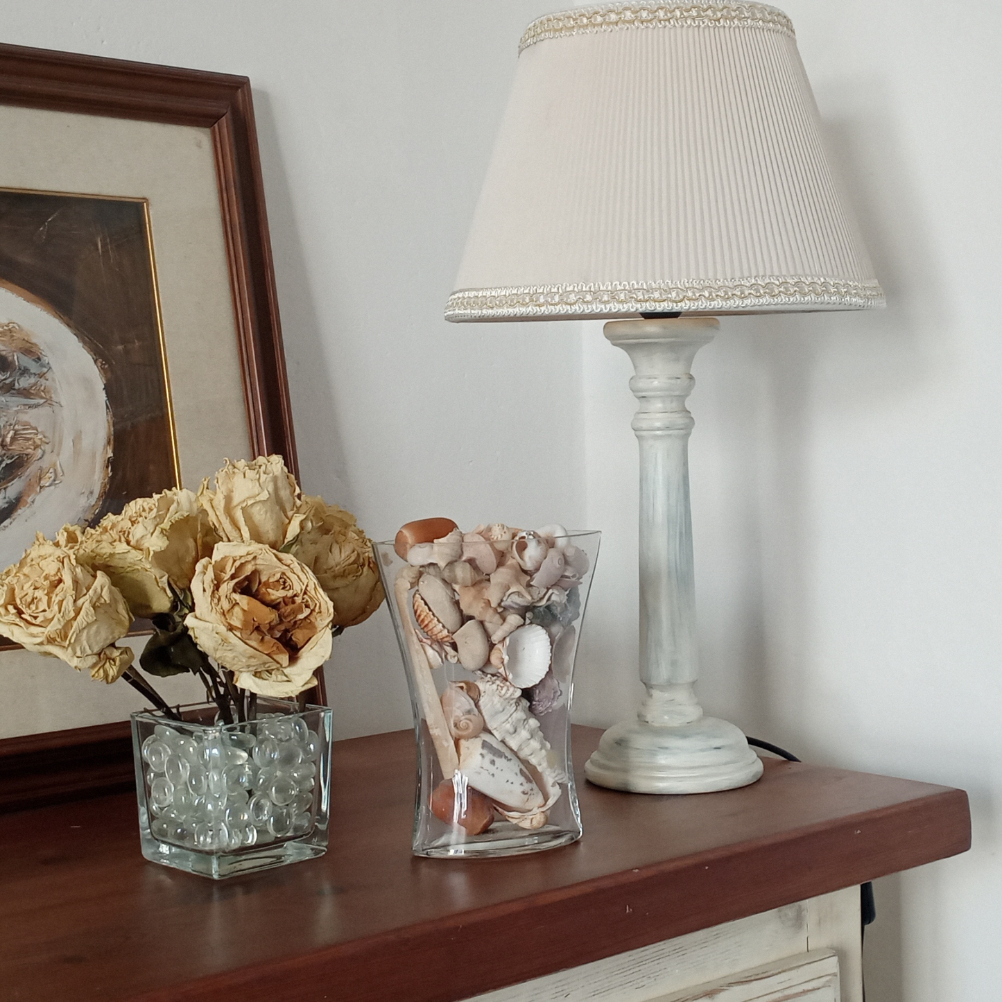 Lampade in legno da comodino – base in legno decapato e paralume in tessuto naturale