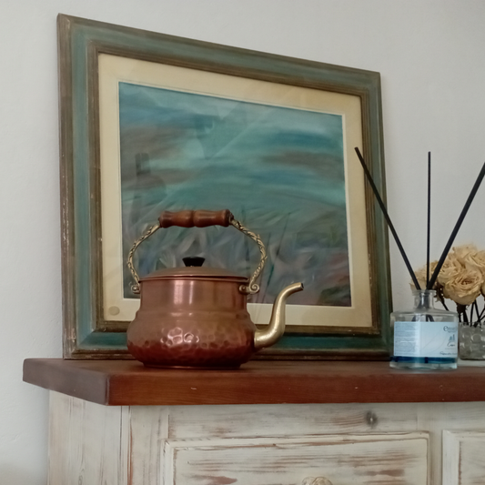 Teiera/Brocca in Rame Martellato con Manico in Ottone e Legno – Artigianato Toscano